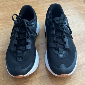 Like new  Black Nike Revolution 7 running / walking shoes